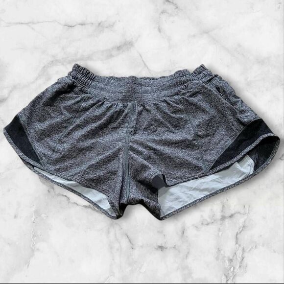Lululemon Hotty Hot Shorts Size 6 2"